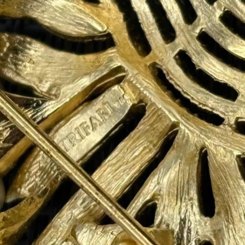 Trifari Gold-Tone Metal, Basket With Faux Pearl Flowers Brooch, Marked "Trifari" - Picture 7 of 8